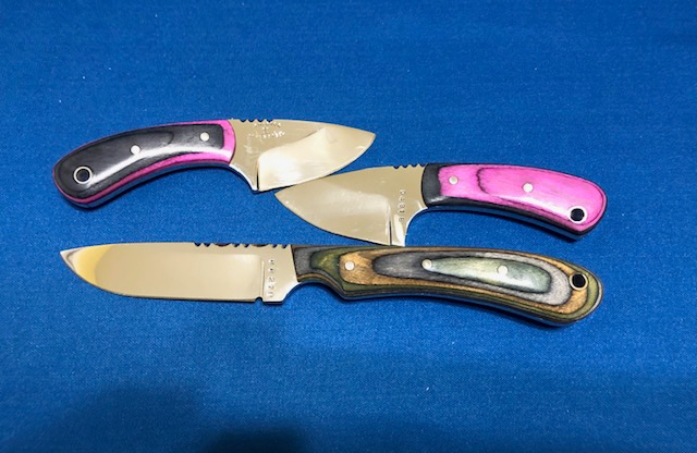 Selection of hunting knives by Jim Wharton stagandsteelhandmadeknives.com